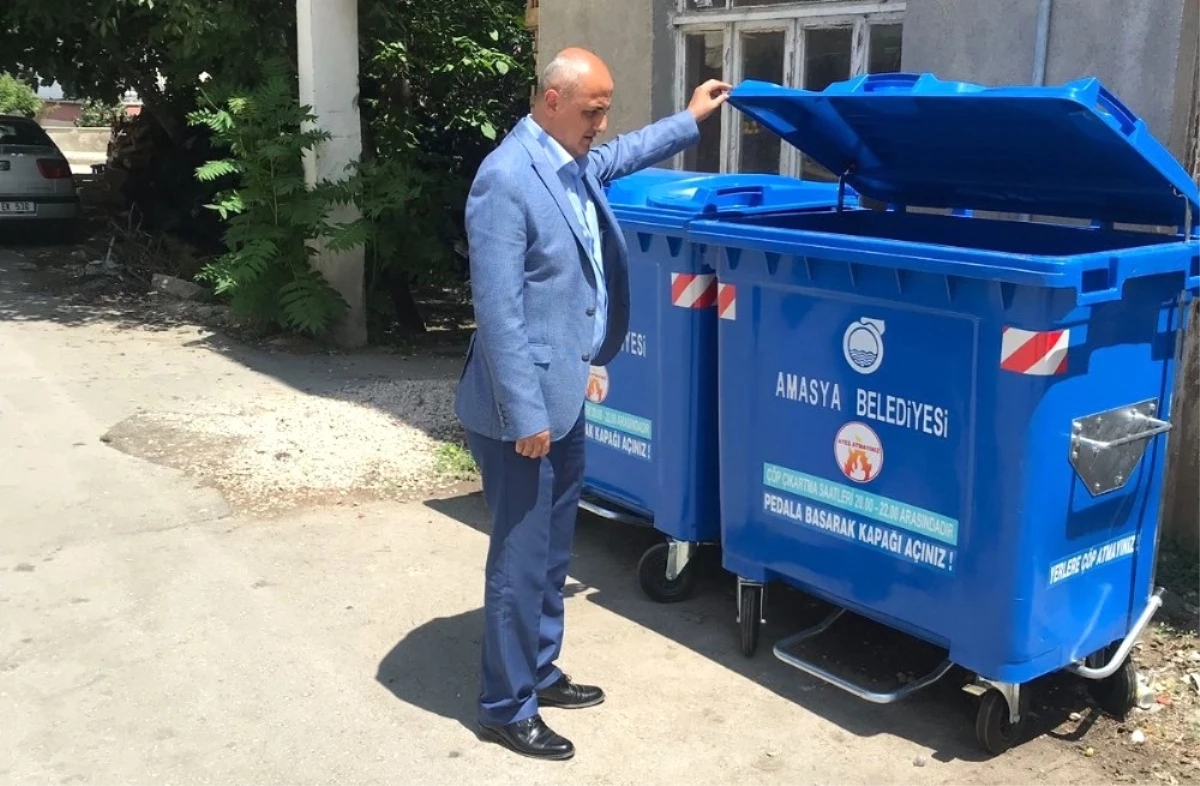 Belediyeden 400 Plastik Çöp Konteyneri