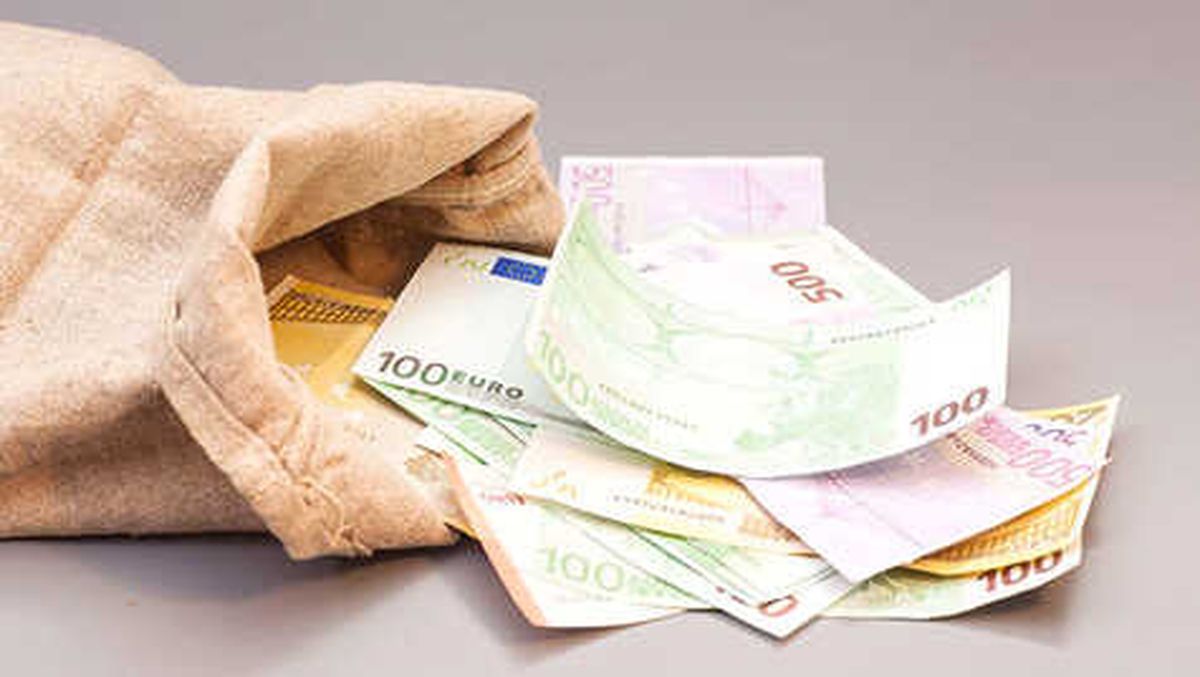 Çaldıkları 300 Bin Euroyu Evsizlere Dağıttılar. Hakim Affetmedi!