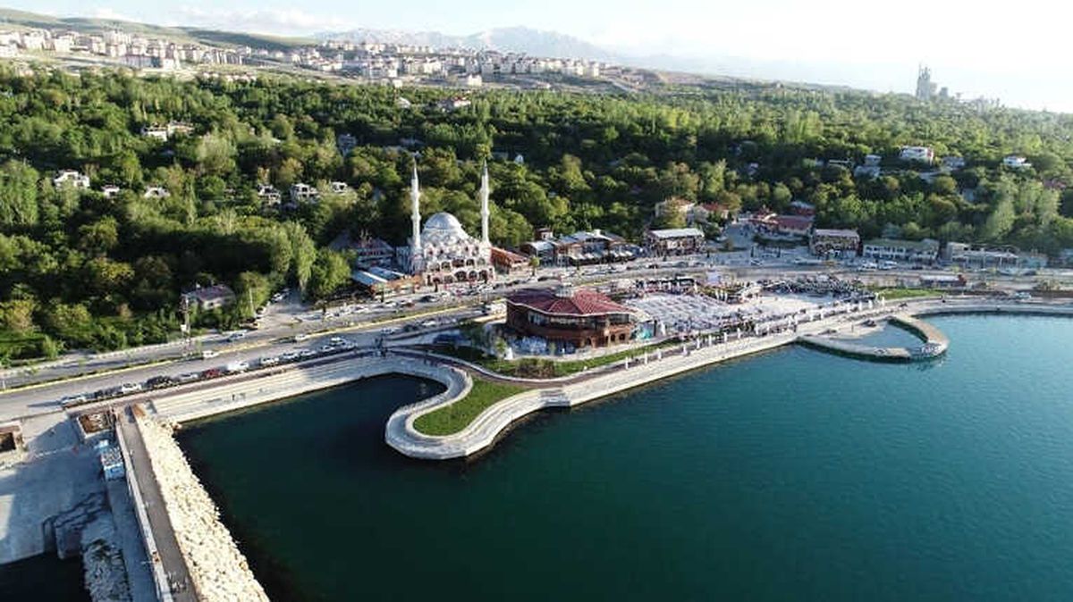 Cumhurbaşkanı Erdoğan\'dan Edremit\'e Büyük Övgü