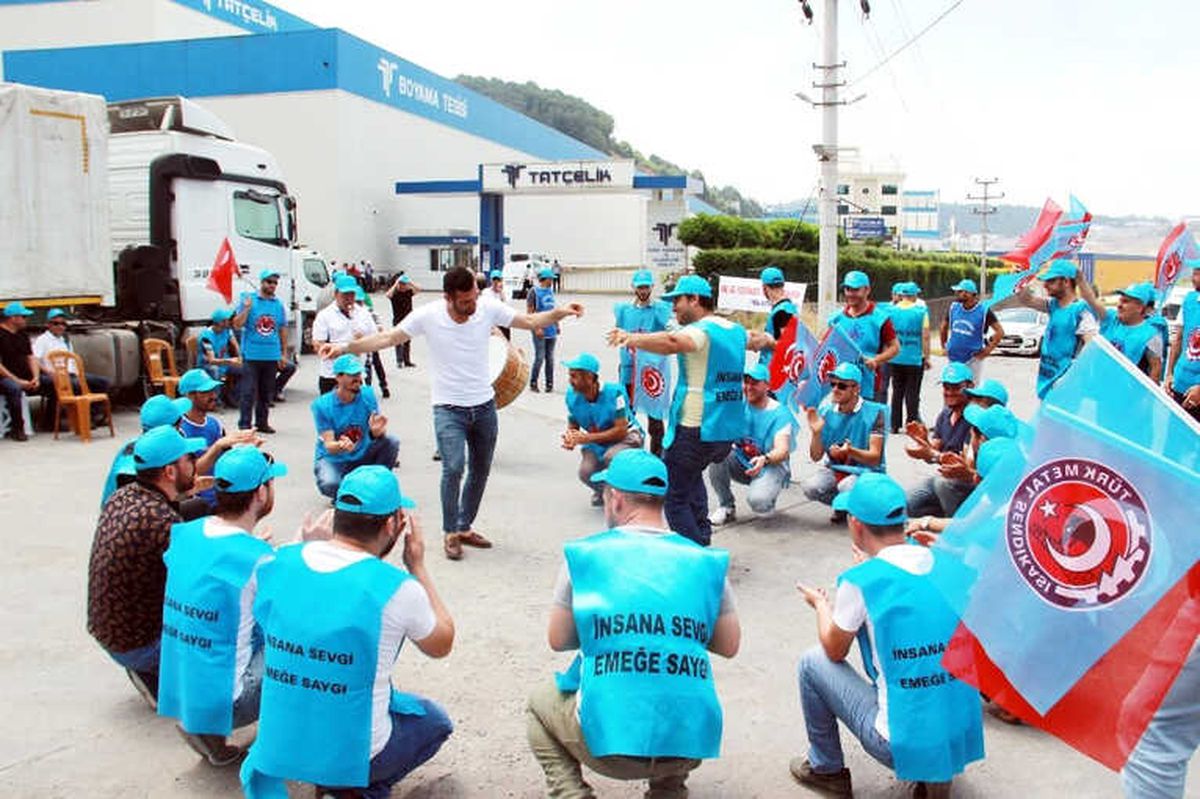 Demir Çelik Fabrikası İşçileri Greve Çıktı