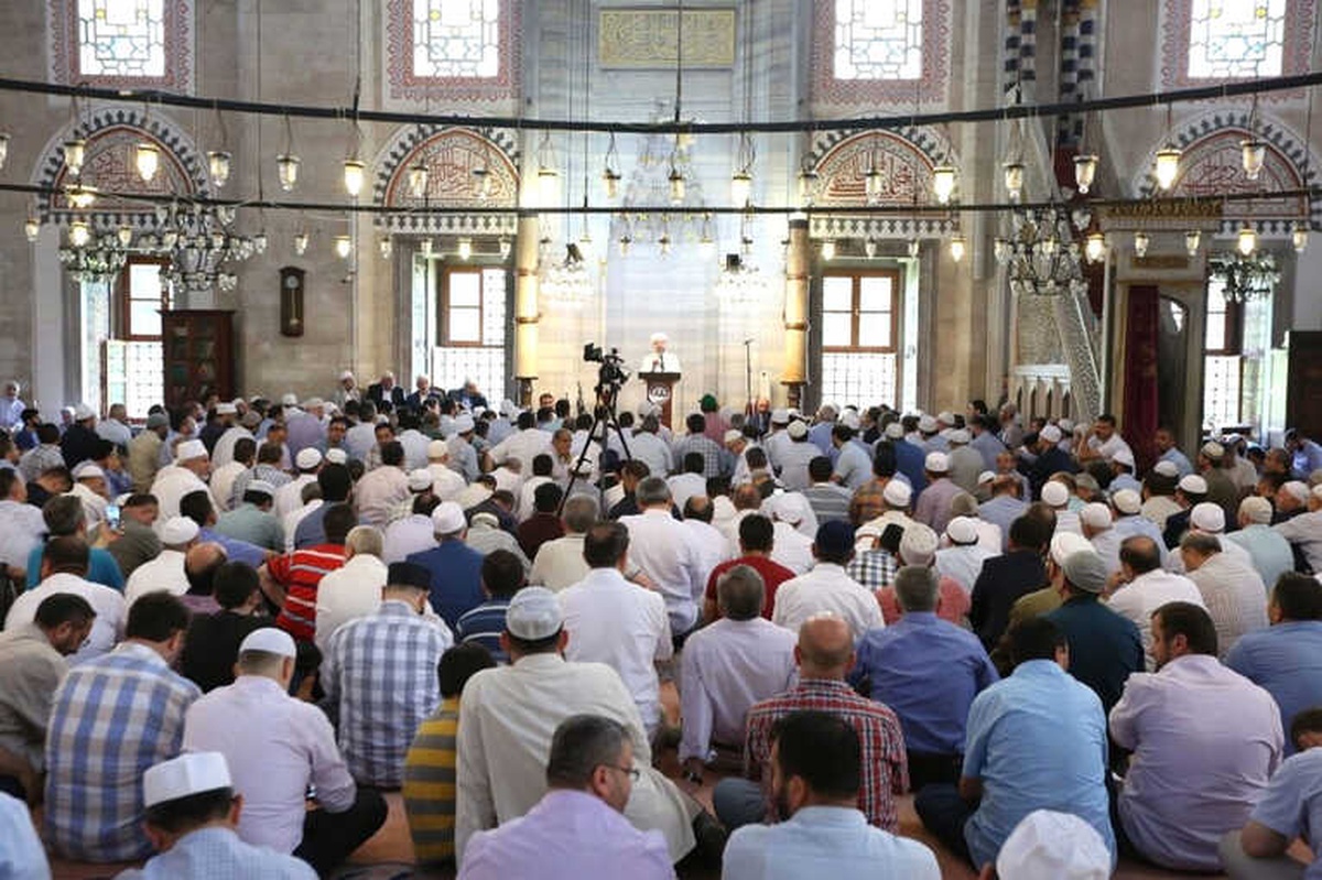 Diyanet İşleri Başkanı Erbaş, Din Görevlileriyle Bir Araya Geldi