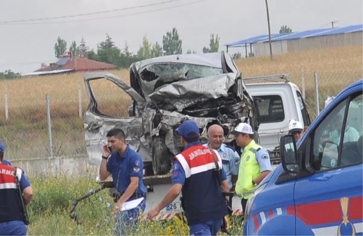 Eskişehir\'de Kaza: Aynı Aileden 5 Kişi Öldü, 2 Kişi Yaralı