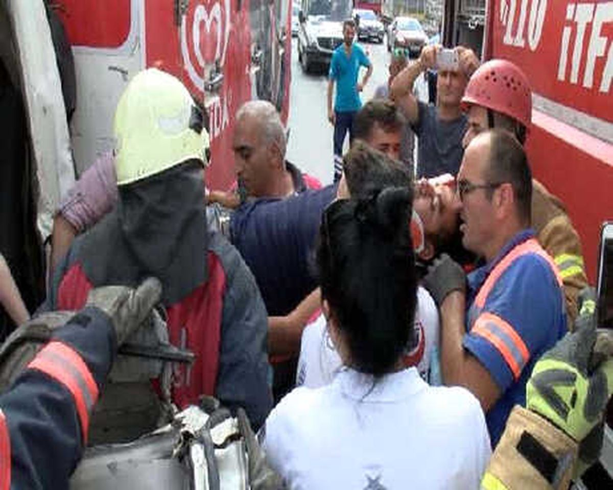Geniş Haber) - Küçükçekmece D-100 Karayolunda Zincirleme Trafik Kazası