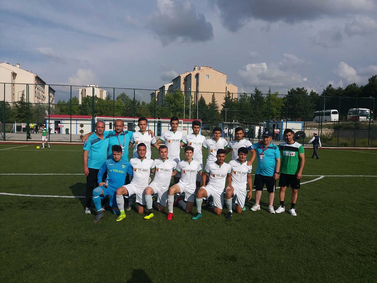 Gürpınarspor U-17\'de Türkiye Şampiyonluğuna Koşuyor...