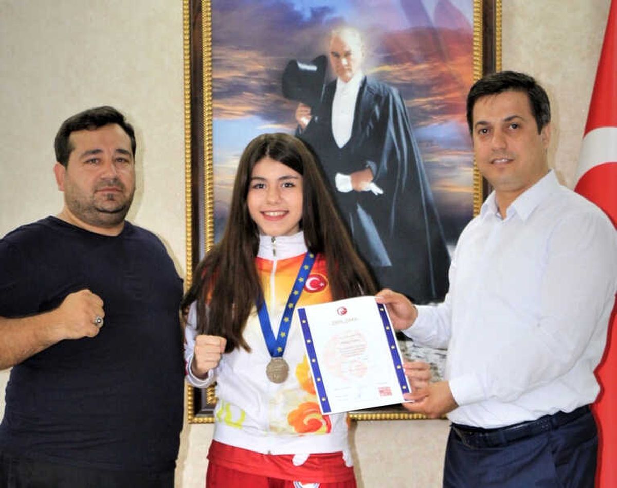 İl Müdürü Öztürk, Avrupa İkincisini Ödüllendirdi