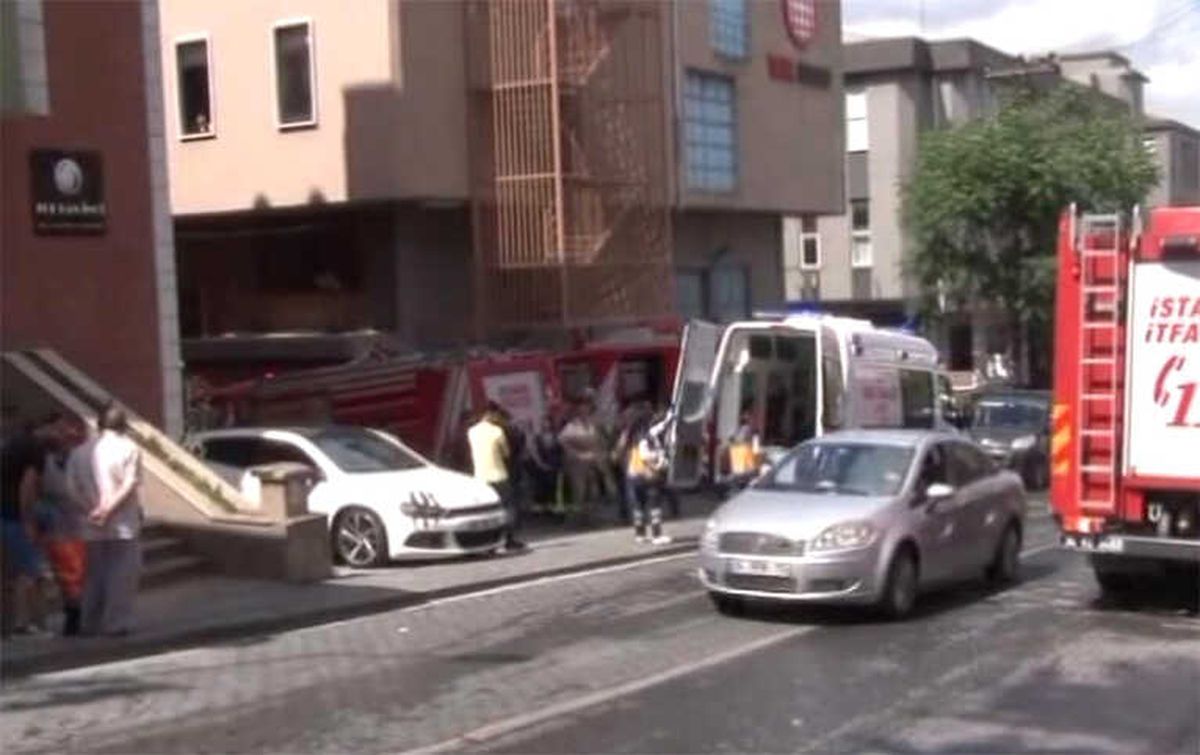İstanbul\'da Patlama: 3 Yaralı