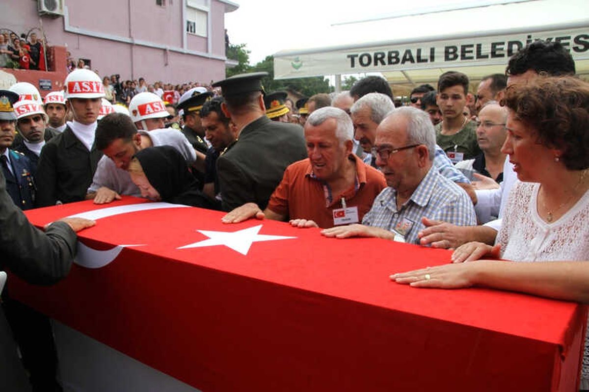 İzmir Şehidini Uğurladı