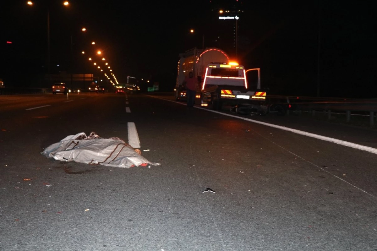 Kazadan Kurtulan Motosiklet Sürücüsü Başka Bir Aracın Üzerinden Geçmesiyle Can Verdi