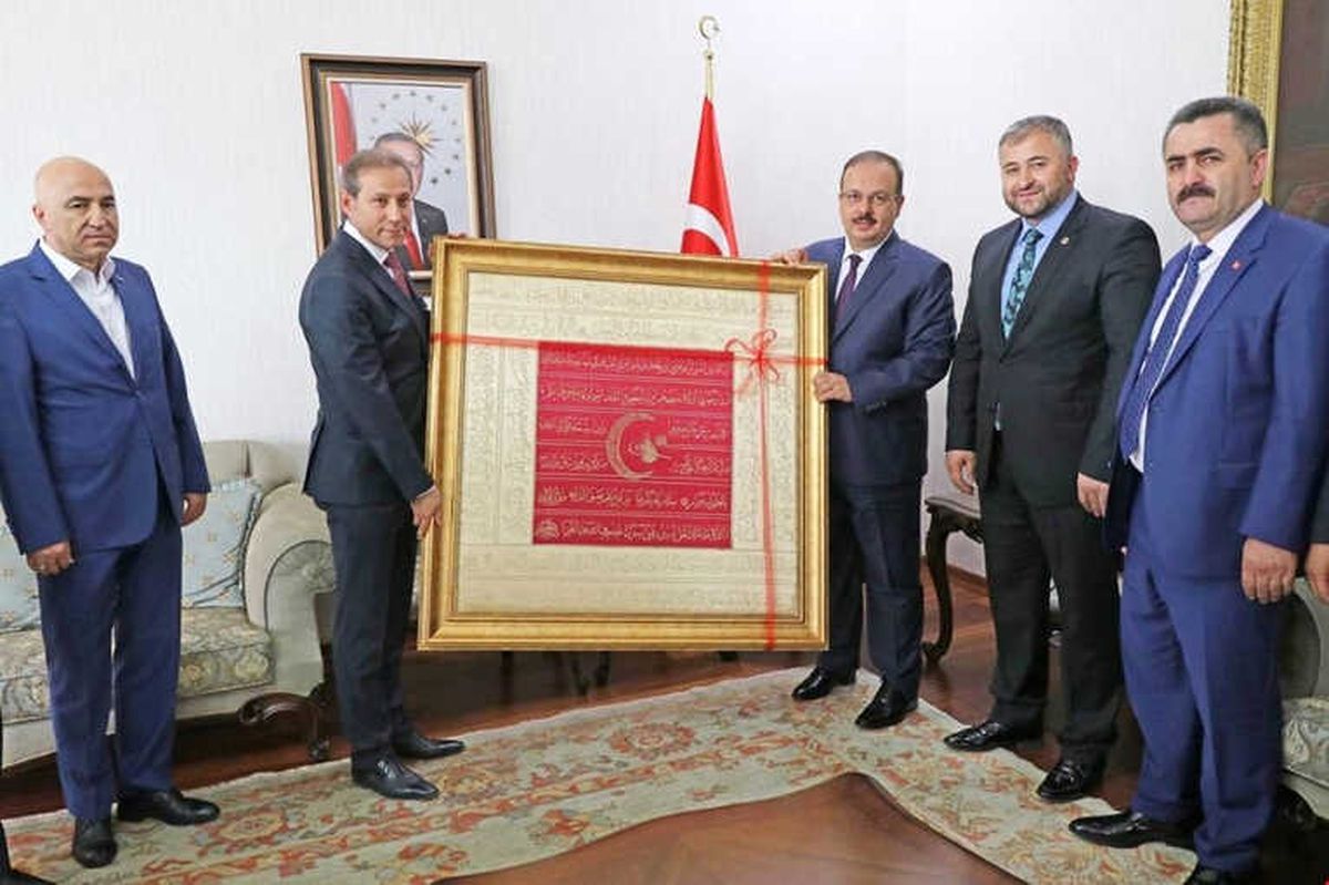 Konesob\'tan Vali Canbolat\'a Ahi Sancağı