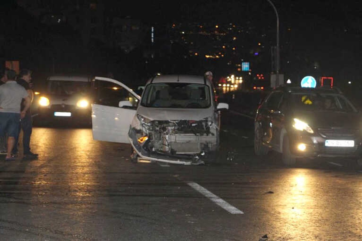 Kuşadası\'nda Trafik Kazası; 1 Yaralı