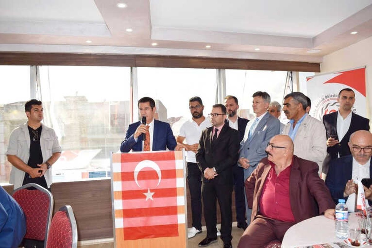 Milli Savunma Bakanı Canikli Çekmeköy\'de İş Dünyası ile Bir Araya Geldi