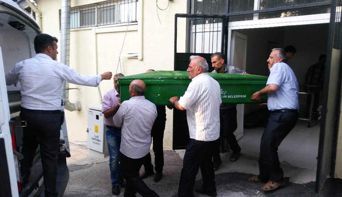 Öfkeli Damadın Öldürdüğü 3 Kişinin Cenazeleri Yakınlarına Teslim Edildi