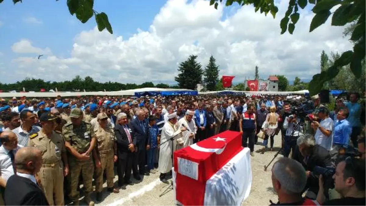 Şehit Uzman Çavuş İzzet Ak, Hatay\'da Toprağa Verildi