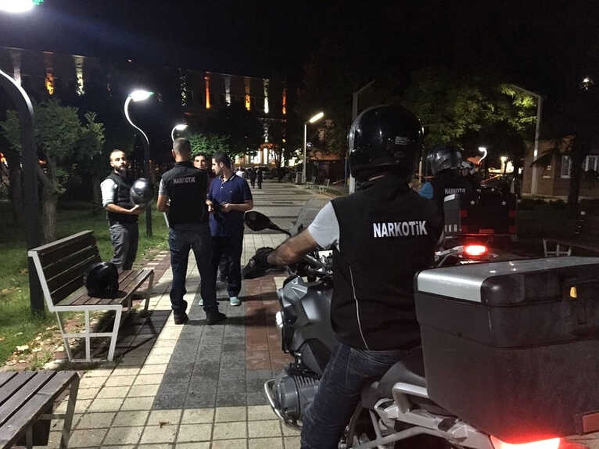 Seyyar Meyhane Narkotik Uygulamasına Takıldı