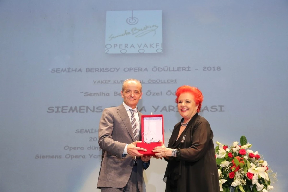 Siemens\'e Semiha Berksoy Özel Ödülü