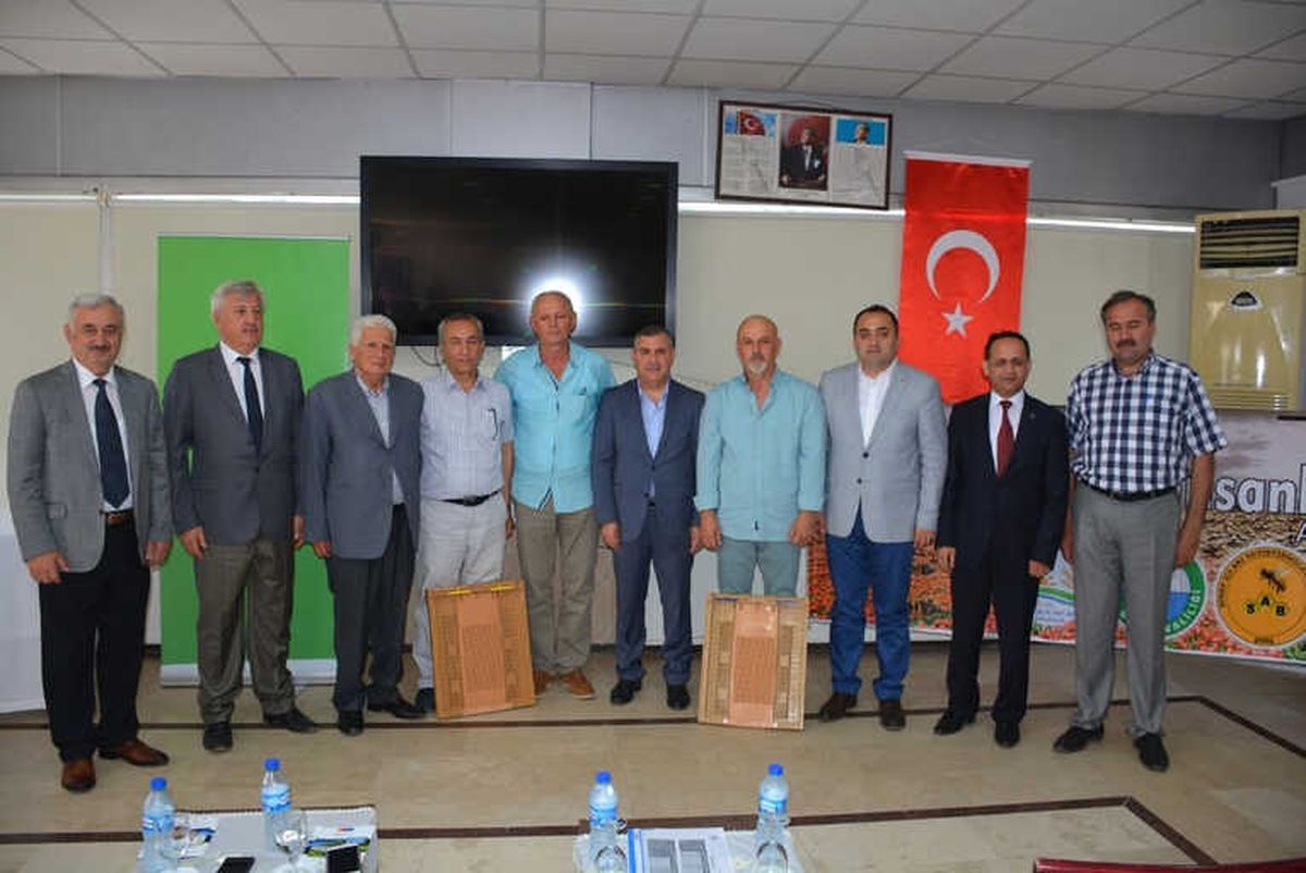 Sinop\'ta 2 Bin 155 Adet Polen Tuzaklı Kovan Altlığı Dağıtımı Yapıldı