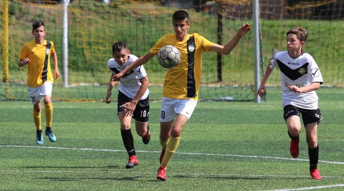 Tahir Bakır Attığı 62 Golle Macaristan\'da Gol Kralı Oldu