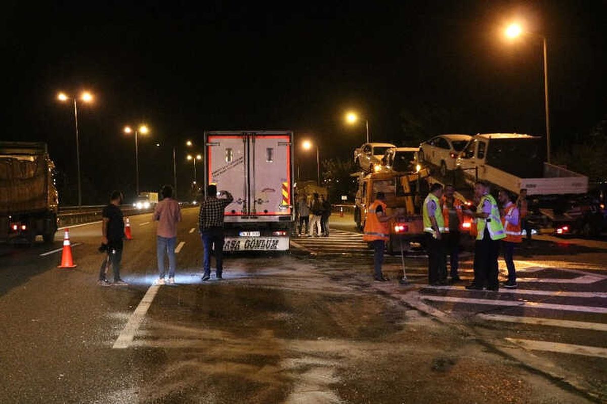 Tem\'de İki Kamyon Çarpıştı: 1 Yaralı