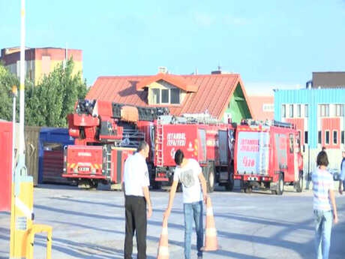 Tuzla\'da Katı Atık Merkezinde Yangın