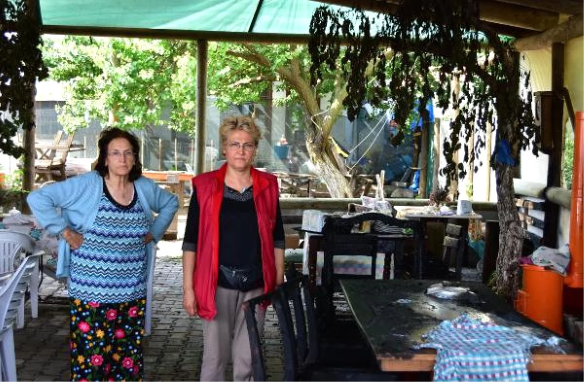 Uzaklaştırma Kararı Aldıran Eşini Eve Kilitleyip Bahçedeki Kafeteryayı Ateşe Verdi