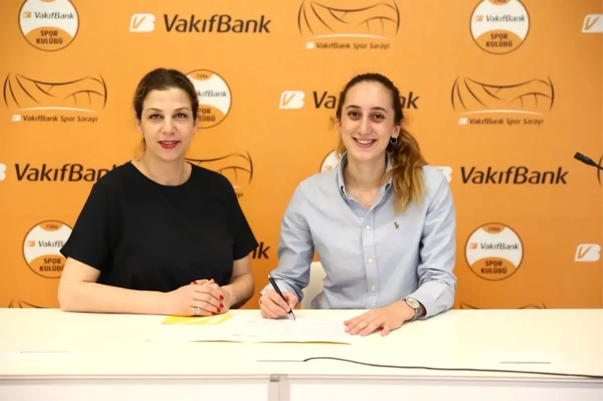 Vakıfbank, Melis, Ayça ve Gizem ile Devam Ediyor