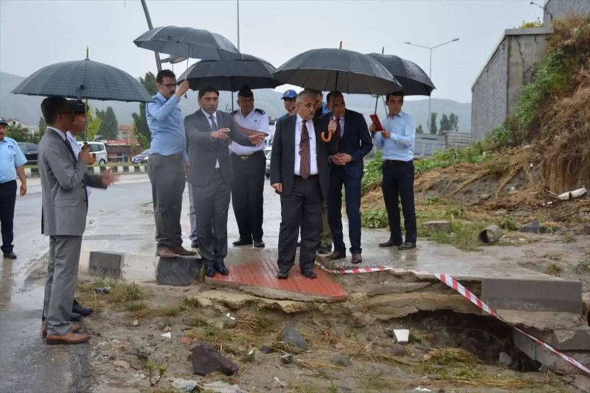 Vali Güvençer Sele Kapılan Çocuk İçin Taziyelerini Sundu