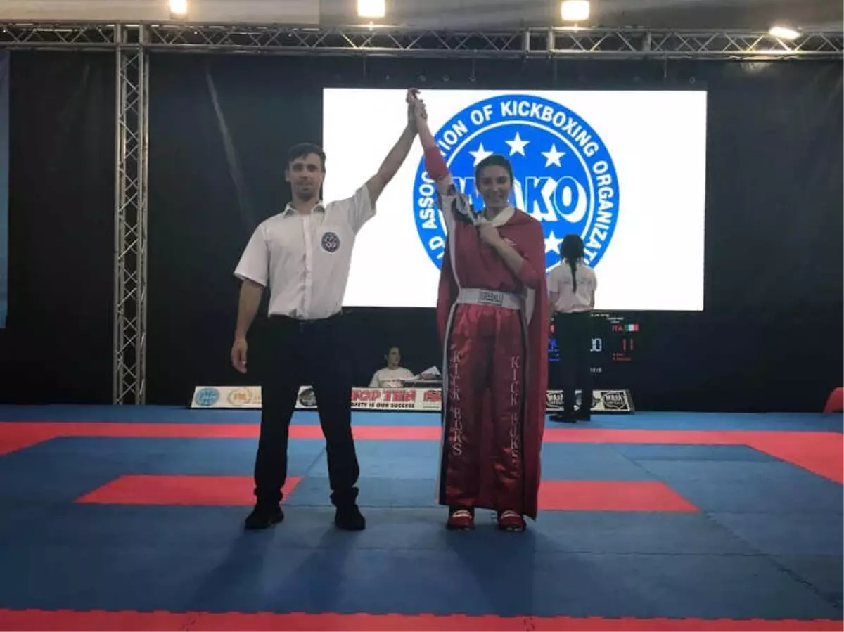 Zeynep Cankurt, Kick Boks\'ta Dünya İkincisi Oldu