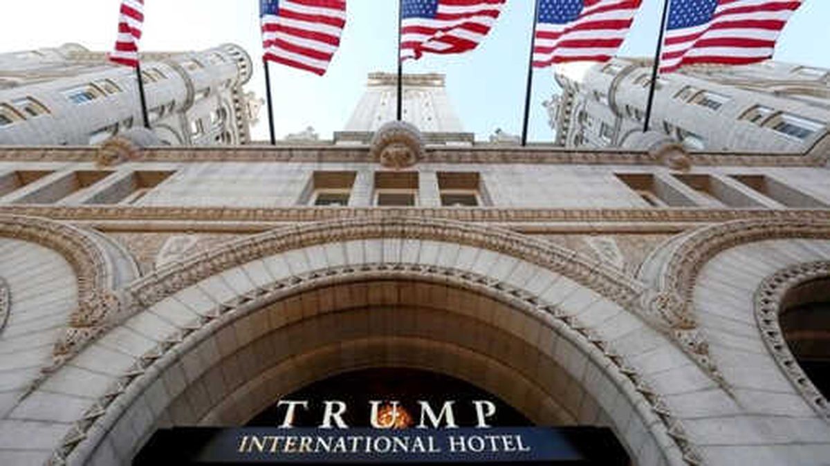 ABD\'de Bir Grup Din Adamı ve Yargıç: Trump Karaktersiz, Otelinin İçki Ruhsatı İptal Edilmeli