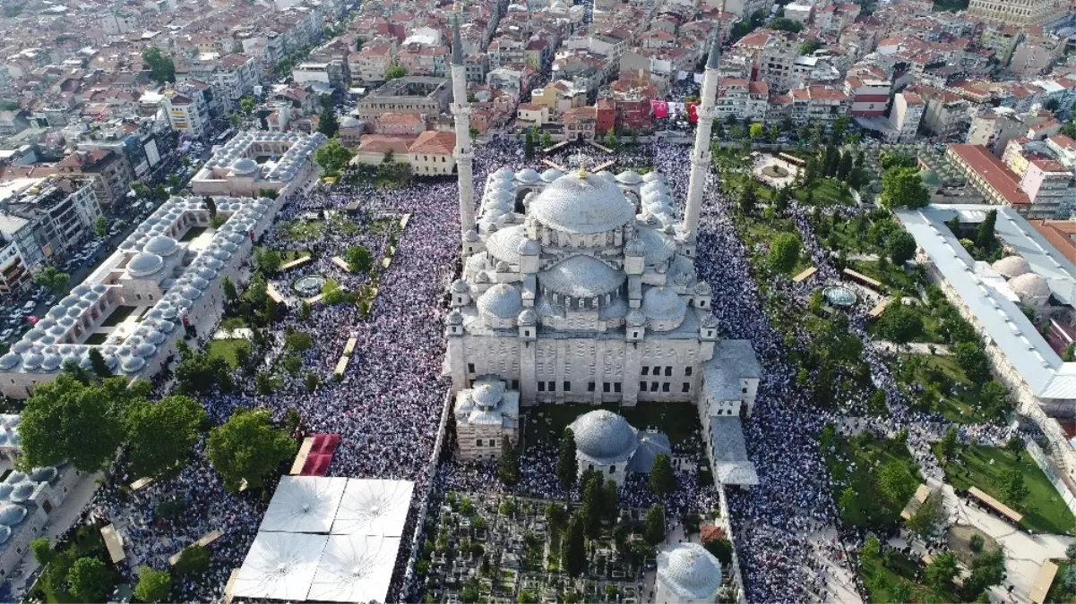 Abdülmetin Balkanlıoğlu\'nu Son Yolculuğuna Binlerce Kişi Uğurladı