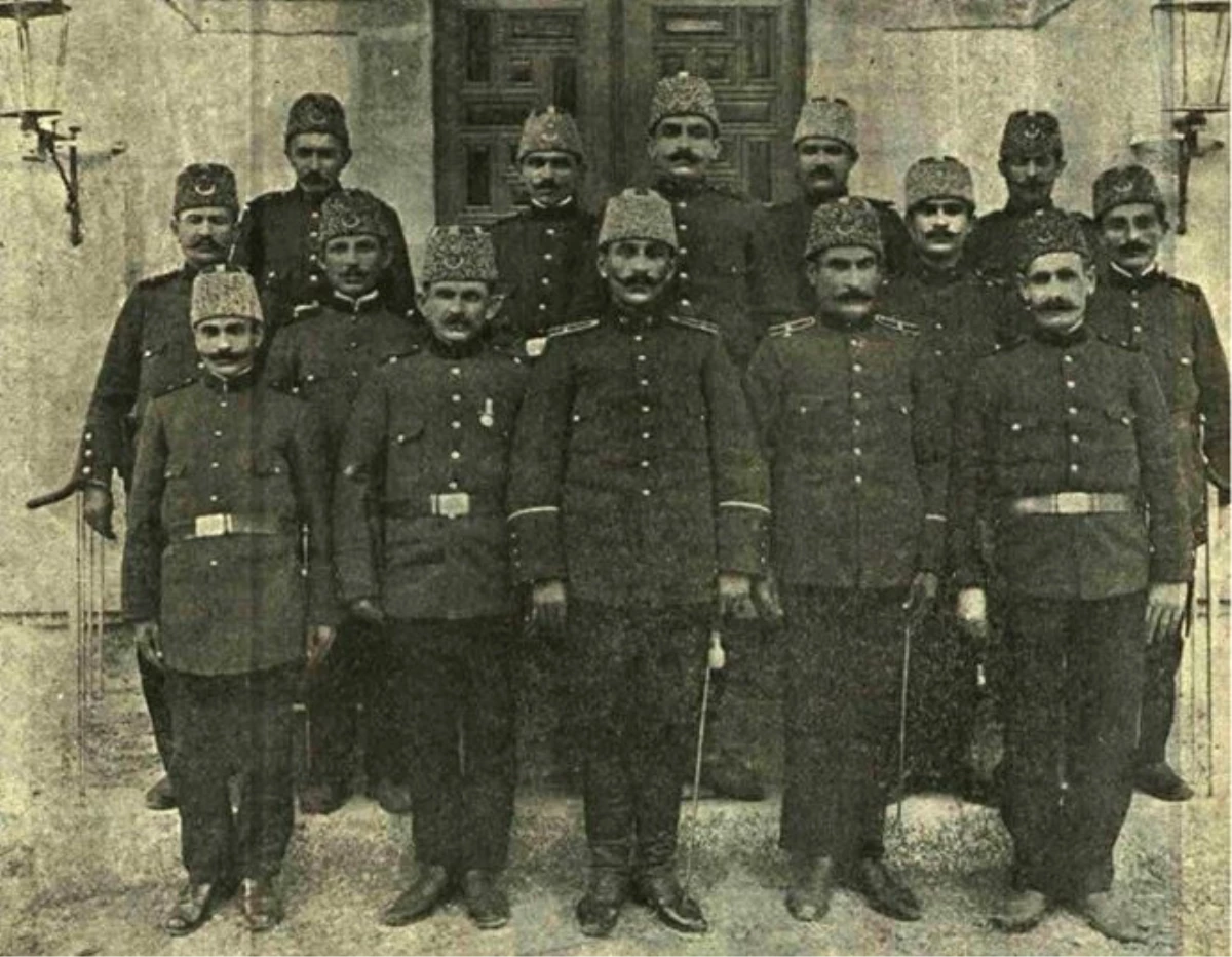 Atatürk\'ün Kayıp Çantasını Bulan Polis