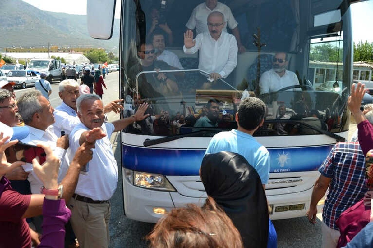 Bakan Elvan Bozyazı\'da Coşkuyla Karşılandı