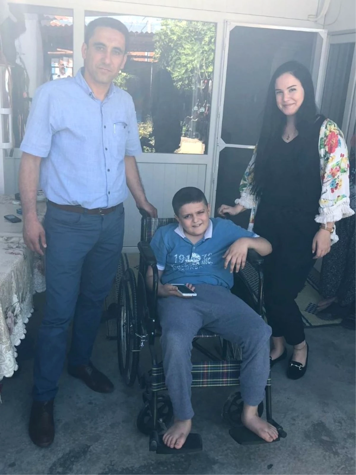 Başkan Yaralı\'dan Engelli Çocuğa Tekerlekli Sandalye