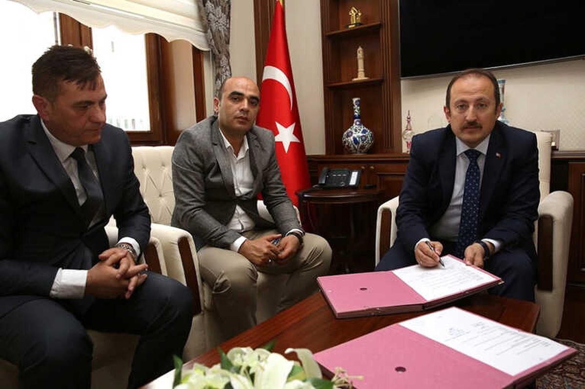 Bayburt\'ta \'Onlarca Renk, Yüzlerce Kültür, Dünya 5\'ten Büyüktür" Projesi İçin Protokol İmzalandı