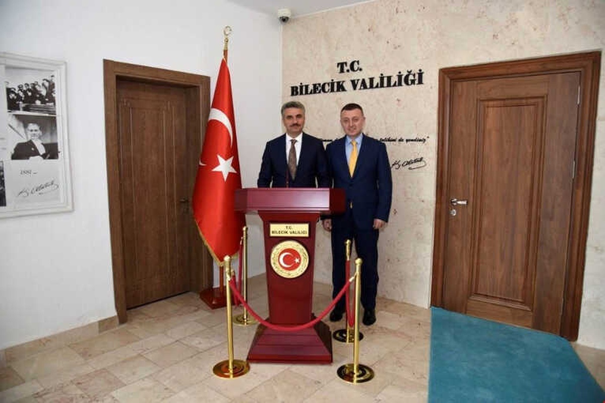Bolu Valisi Baruş ile Bilecik Valisi Büyükakın Bir Araya Geldi