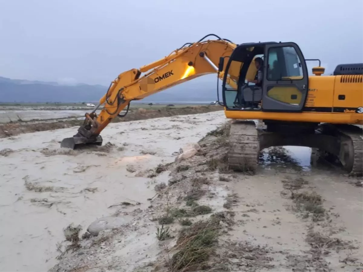 Burdur\'da Aşırı Yağışlar Taşkınlara Neden Oldu