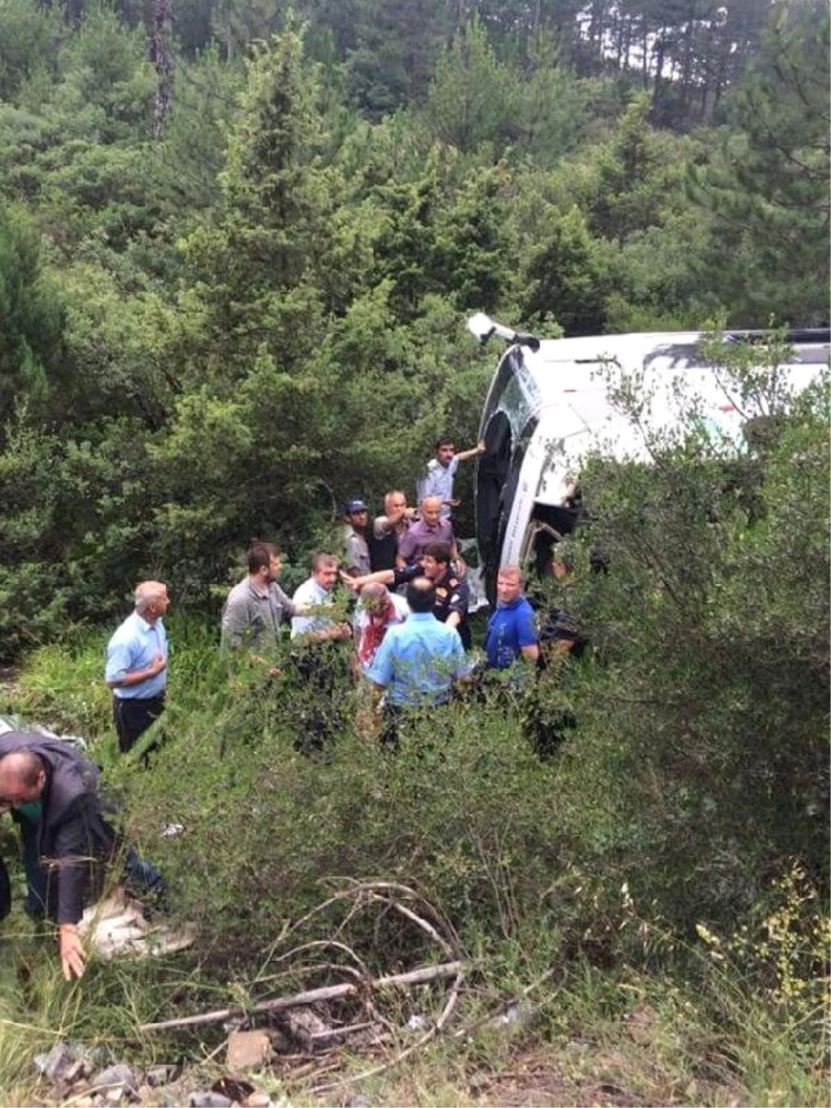 Bursa\'da Cenazeye Gidenlerin Otobüsü Devrildi: 1 Ölü, 28 Yaralı (2)- Yeniden