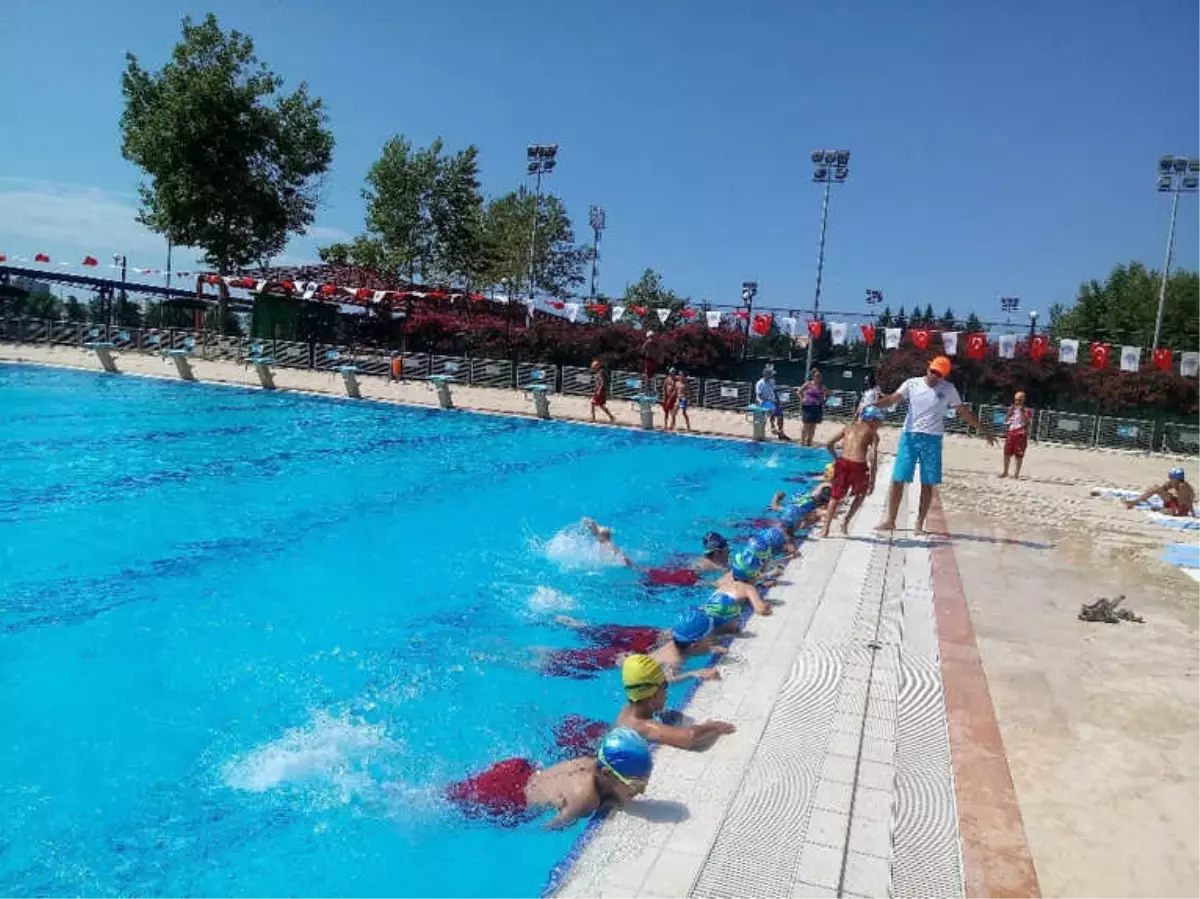 Çocuklar Sodes Projesi ile Havuzla Buluştu