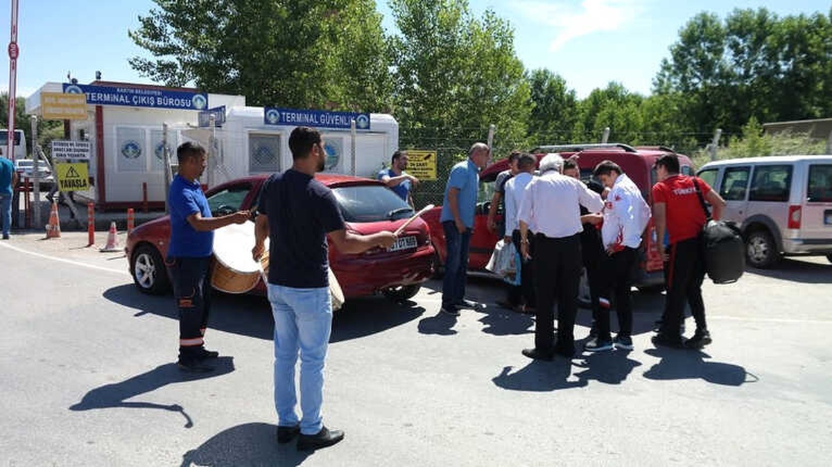 Dünya İkincisi Güreşçiye Coşkulu Karşılama
