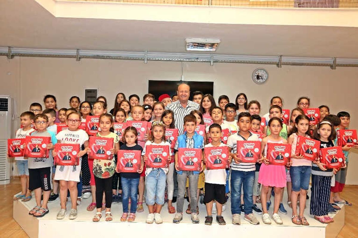 Efeler Belediyesi\'nden Çocuklara Anlamlı Karne Hediyesi