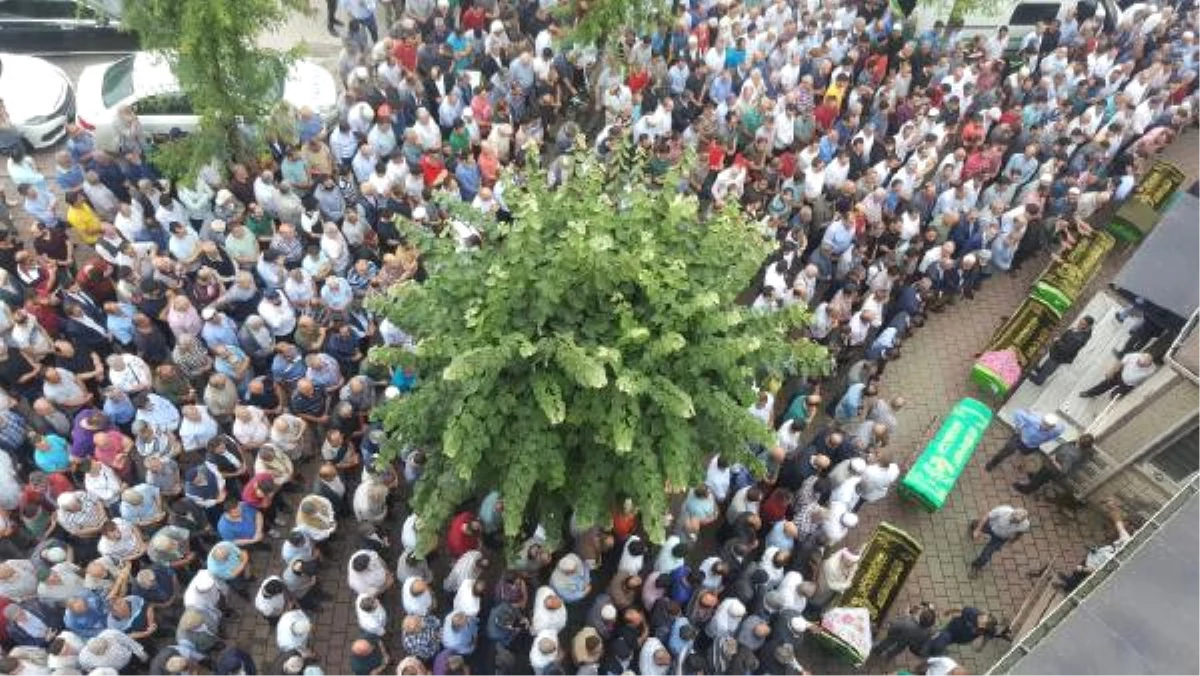 Eskişehir\'deki Kazada Ölen 5 Kişi, Bursa\'da Toprağa Verildi