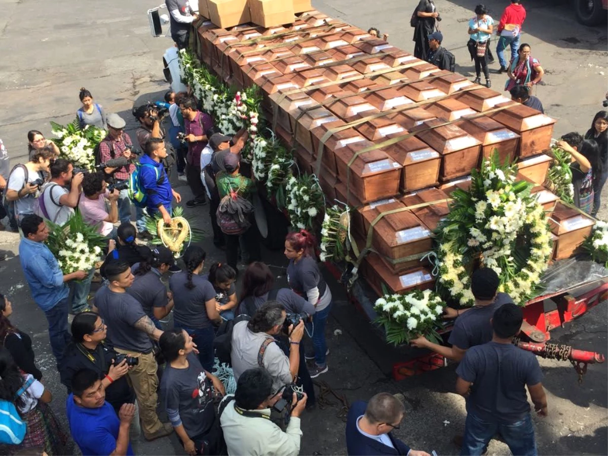 Guatemala İç Savaşı\'nda Ölenler Yıllar Sonra Defnedildi