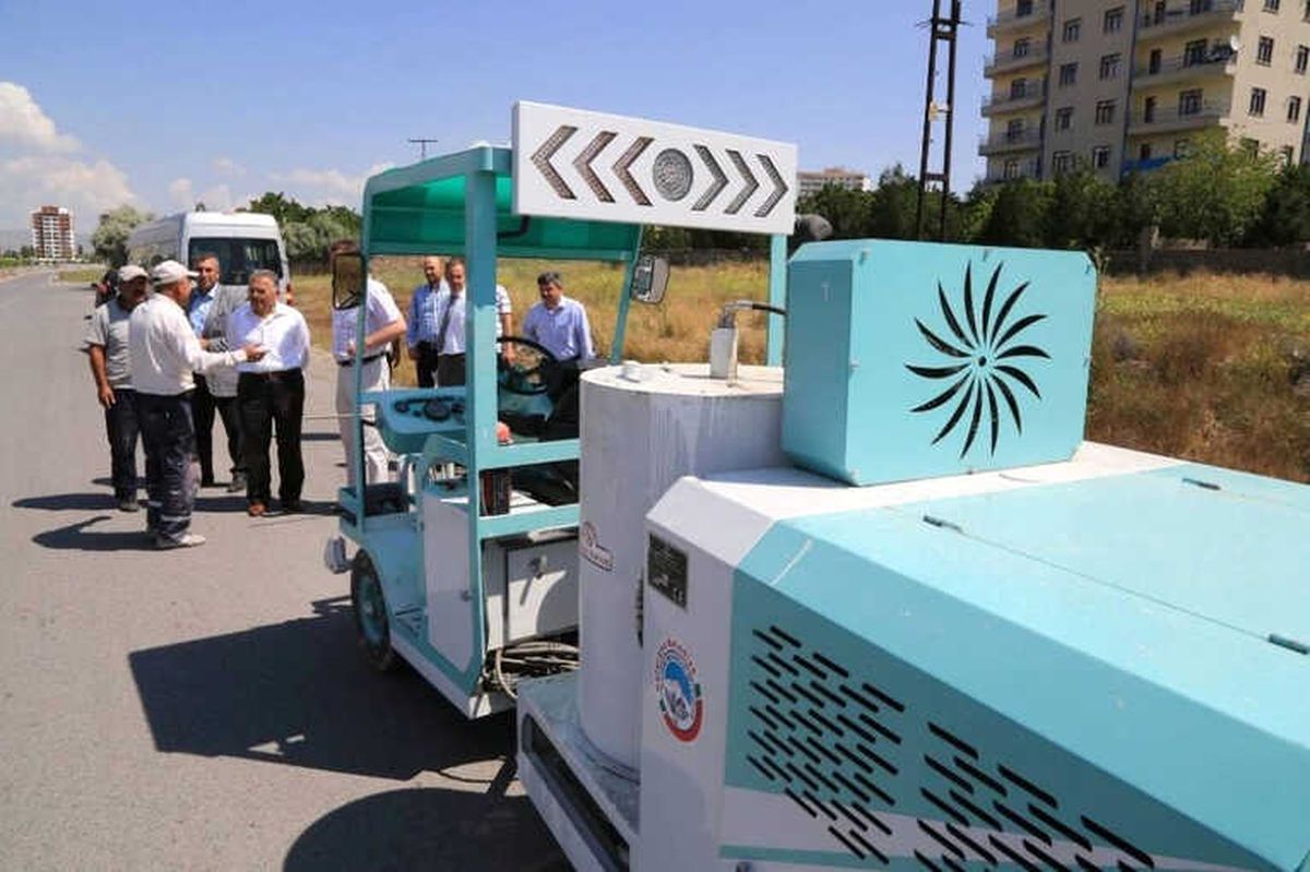 Güvenli ve Seri Ulaşımın İçin Yol Çizgileri Melikgazi Belediyesince Yapılıyor
