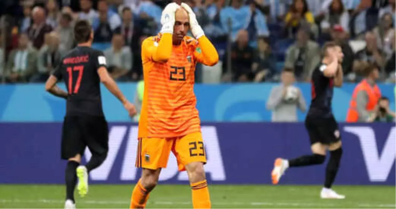 Hırvatistan İkinci Maçında Arjantin\'i 3-0 Yenerek Son 16\'ya Kalmayı Garantiledi