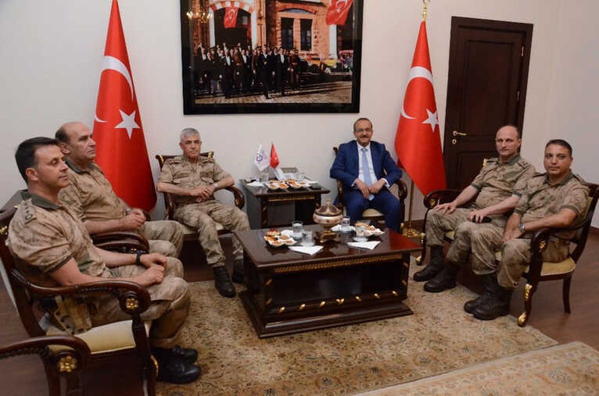Jandarma Genel Komutanı Çetin, Vali Yavuz\'u Ziyaret Etti