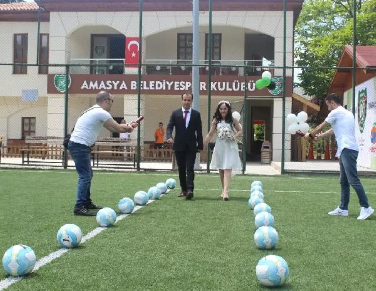 Kaleci Antrenörünün Nikahı Yeşil Sahada Kıyıldı