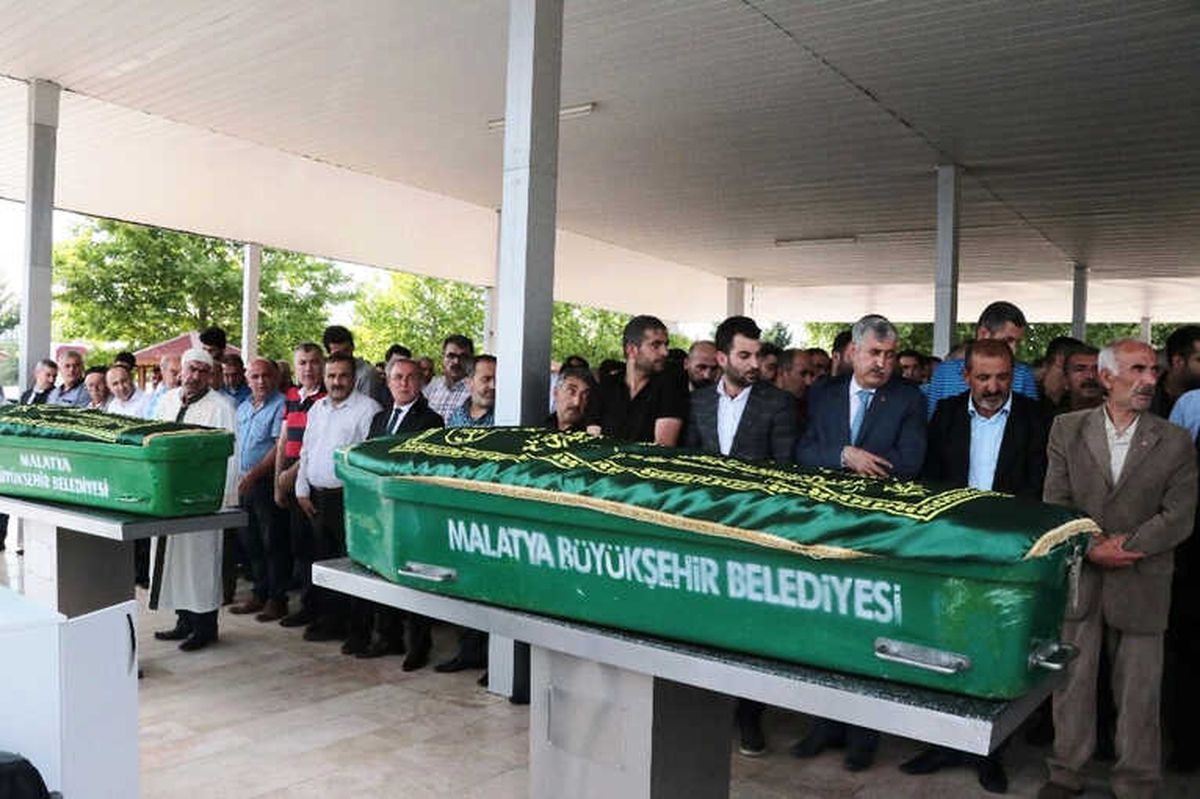 Kazada Ölen Genç Öğretmen ve Babası Son Yolculuğuna Uğurlandı