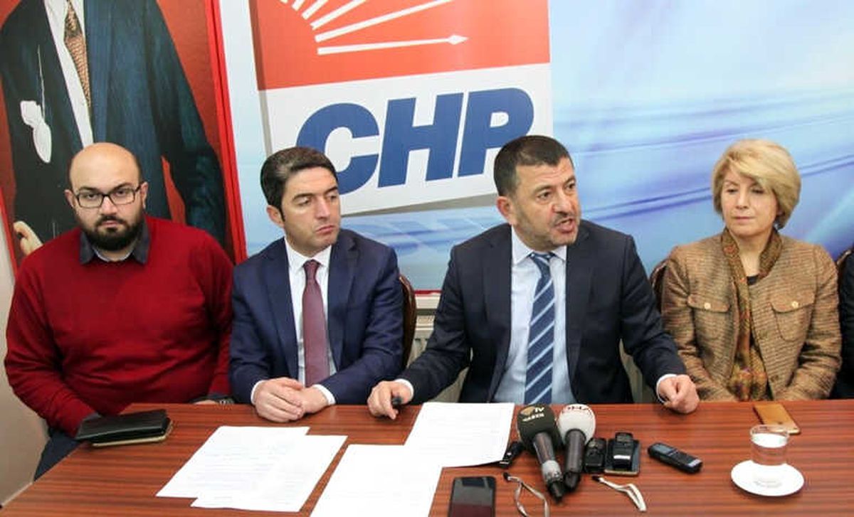 Kılıçdaroğlu\'nun Parçalanan Çelenki