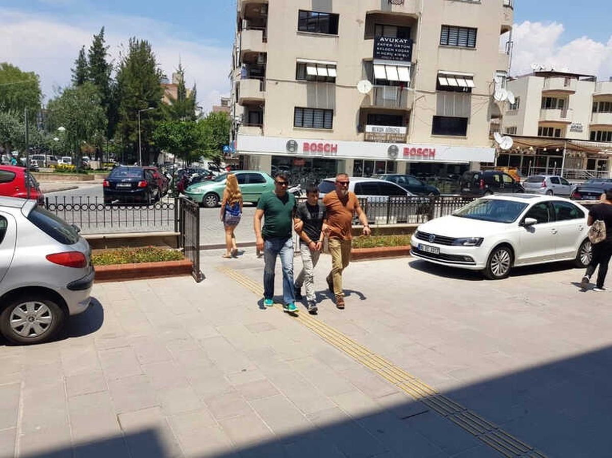 Kuşadası\'nda Çeşitli Suçlardan Aranan 4 Kişi Yakalandı