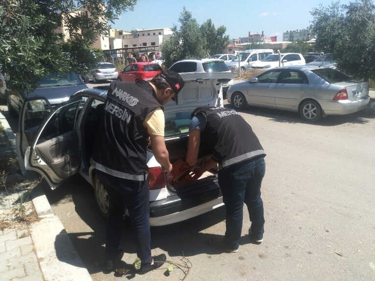 Mersin\'de Narkotik Uygulamasında 5 Kişi Gözaltına Alındı