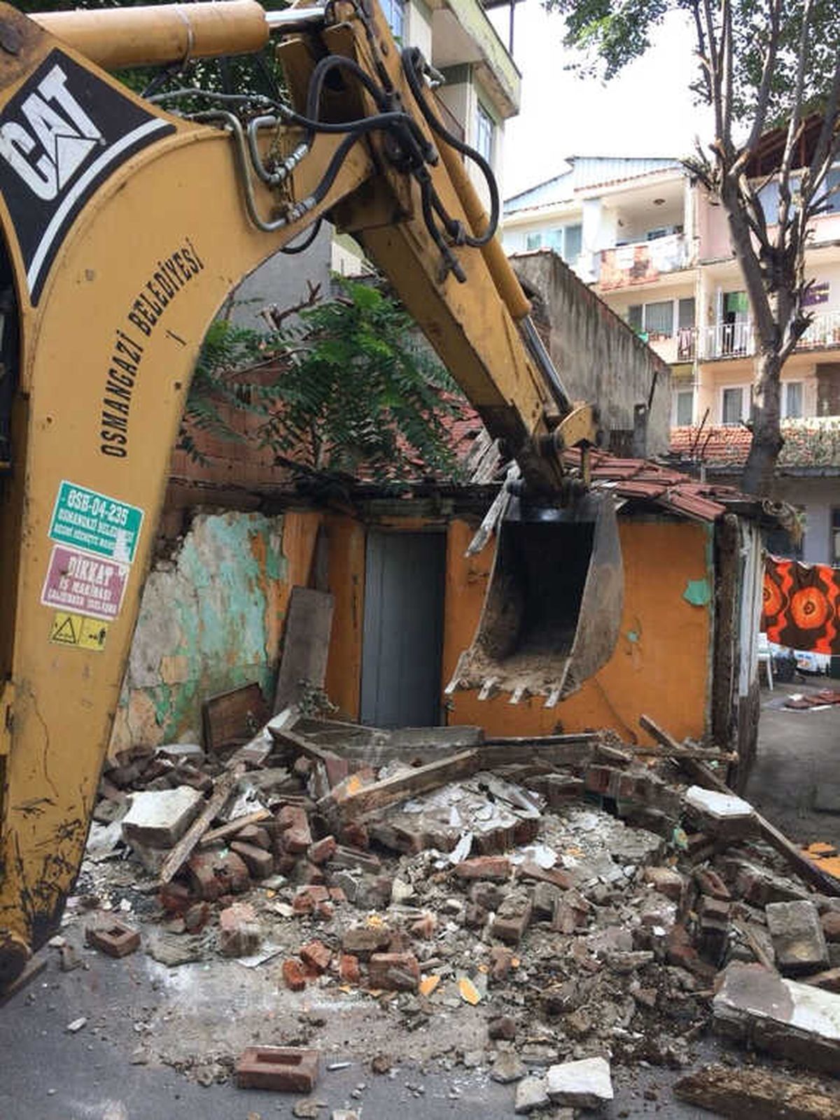 Osmangazi\'de Metruk Binalar Yıkılıyor